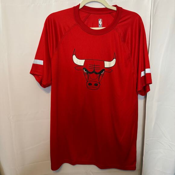 Chicago Bulls NBA  Red Logo Tee Shirt Mens Large Polyester Athletic Fit - Picture 1 of 7